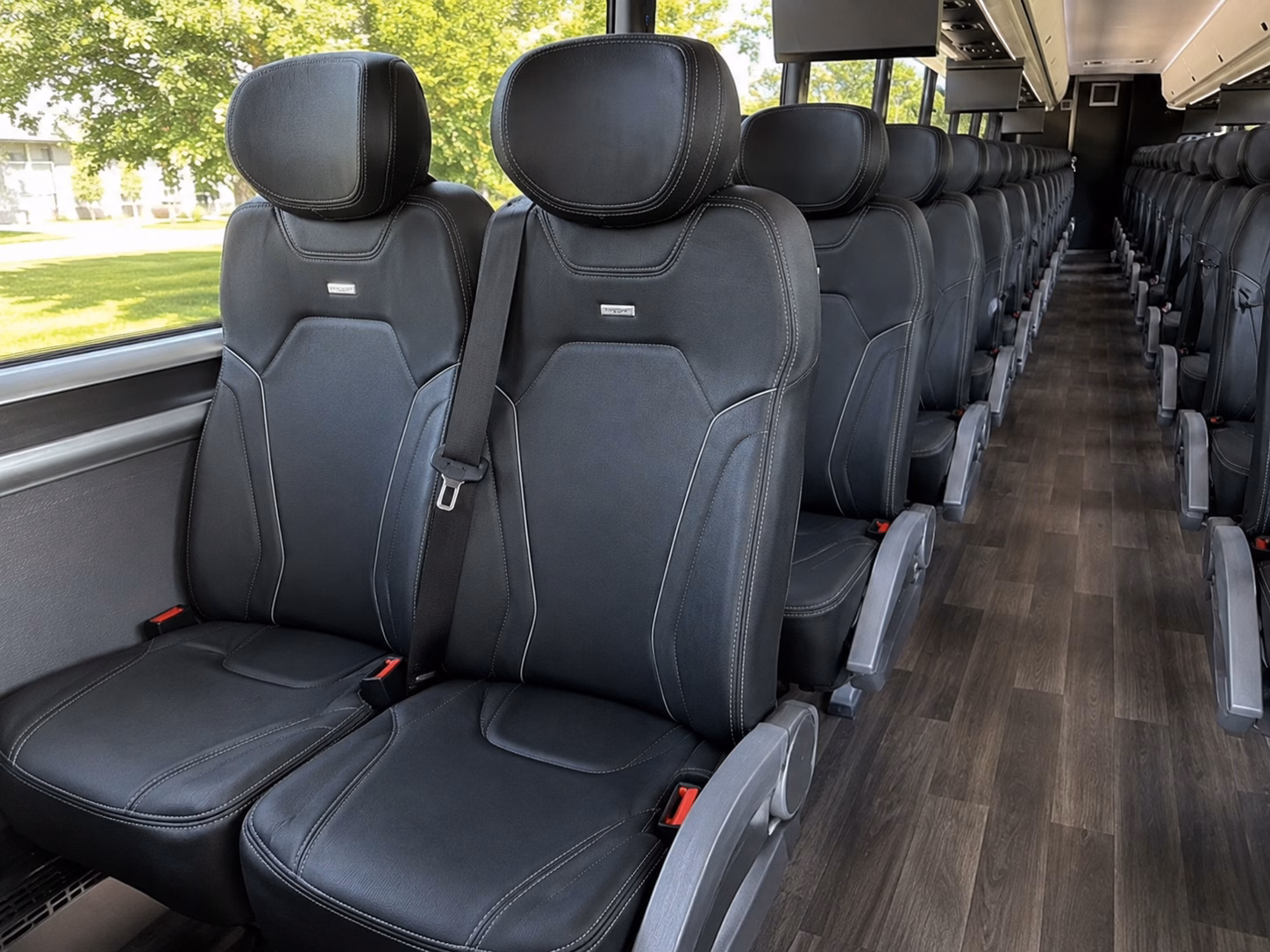 charter buses to the verde valley wine trail from surprise